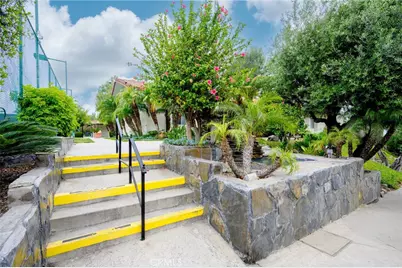 9555 Via Venezia, Burbank, CA 91504 - Photo 35