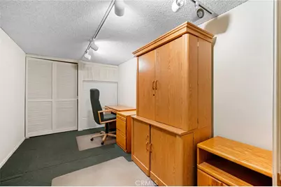 9555 Via Venezia, Burbank, CA 91504 - Photo 23