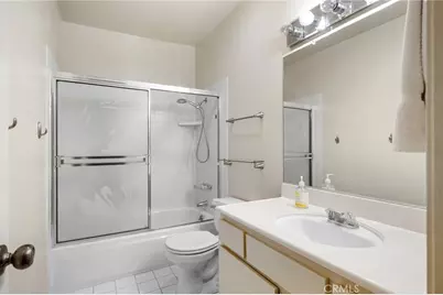 9555 Via Venezia, Burbank, CA 91504 - Photo 25