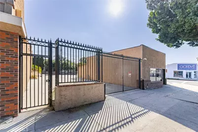 1020 W Magnolia Boulevard, Burbank, CA 91506 - Photo 3