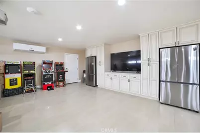 10525 Sage, Oak Hills, CA 92344 - Photo 27