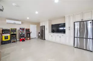 10525 Sage, Oak Hills, CA 92344 - Photo 27