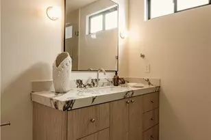 8960 Oak Park Ave, Northridge, CA 91325 - Photo 15