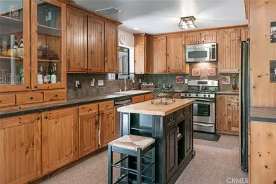 841 Cottage Grove Road, Lake Arrowhead, CA 92352 - Photo 7