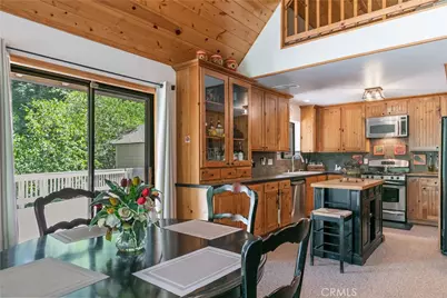 841 Cottage Grove Road, Lake Arrowhead, CA 92352 - Photo 5