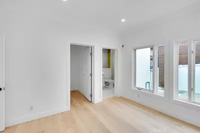 10050 Olivia Ter, Los Angeles, CA 91352 - Photo 25