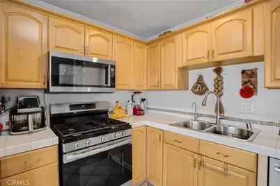 9562 Via Bernardo, Burbank, CA 91504 - Photo 11