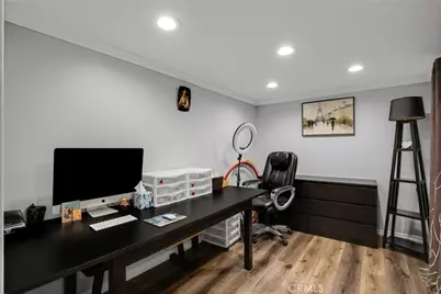 9562 Via Bernardo, Burbank, CA 91504 - Photo 21