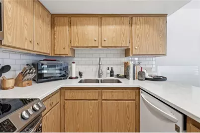 18408 Hatteras Street #14, Tarzana, CA 91356 - Photo 5