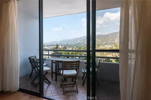 345 Pioneer Dr, Glendale, CA 91203 - Photo 17