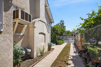 1307 N Kenmore Avenue, Los Angeles, CA 90027 - Photo 15
