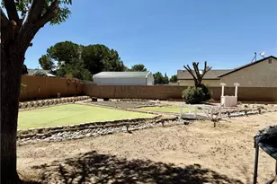 14195 Whispering Sands Dr, Victorville, CA 92392 - Photo 19