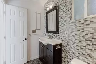 8022 Longridge Ave, North Hollywood, CA 91605 - Photo 11