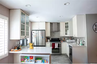 9759 Via Roma, Burbank, CA 91504 - Photo 5