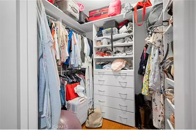 9759 Via Roma, Burbank, CA 91504 - Photo 17