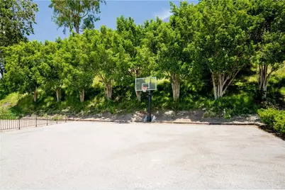 9759 Via Roma, Burbank, CA 91504 - Photo 37