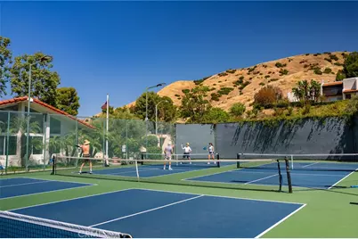 9759 Via Roma, Burbank, CA 91504 - Photo 41