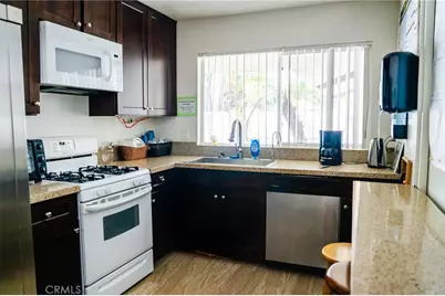 9759 Via Roma, Burbank, CA 91504 - Photo 31