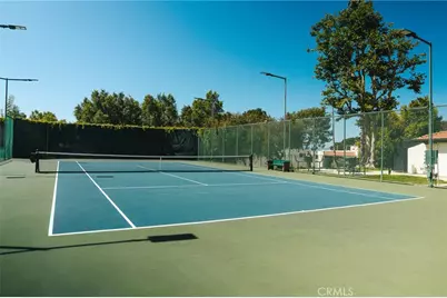 9759 Via Roma, Burbank, CA 91504 - Photo 23