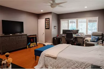 9759 Via Roma, Burbank, CA 91504 - Photo 13