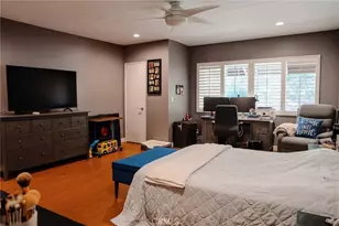 9759 Via Roma, Burbank, CA 91504 - Photo 13