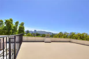 10470 Riverside, Toluca Lake, CA 91602 - Photo 29