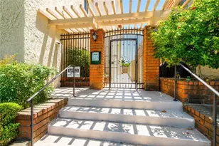 10470 Riverside, Toluca Lake, CA 91602 - Photo 27