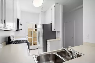 11038 Camarillo Street #13, North Hollywood, CA 91602 - Photo 15