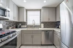 26971 Flo, Canyon Country, CA 91351 - Photo 3