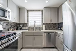 26971 Flo, Canyon Country, CA 91351 - Photo 3
