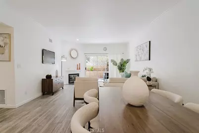 435 E Valencia #105, Burbank, CA 91501 - Photo 9