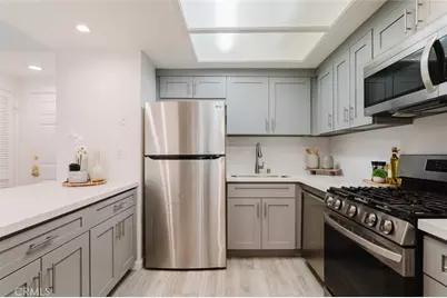 435 E Valencia #105, Burbank, CA 91501 - Photo 13