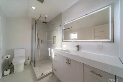 902 E Walnut Avenue, Burbank, CA 91501 - Photo 15