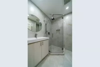 902 E Walnut Avenue, Burbank, CA 91501 - Photo 17