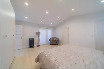 902 E Walnut Avenue, Burbank, CA 91501 - Photo 11