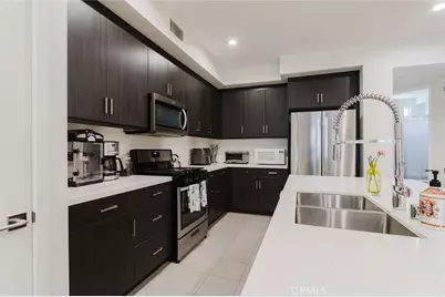 14104 W Monroe Place, Van Nuys, CA 91405 - Photo 27