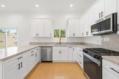10024 Norwich Avenue, Mission Hills (San Fernando), CA 91345 - Photo 27