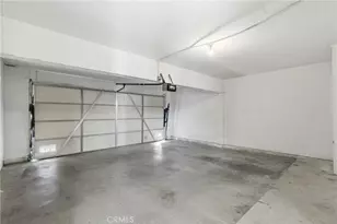22137 Burbank, Woodland Hills, CA 91367 - Photo 15