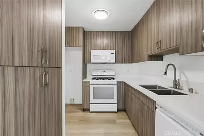 22137 Burbank #3, Woodland Hills, CA 91367 - Photo 3