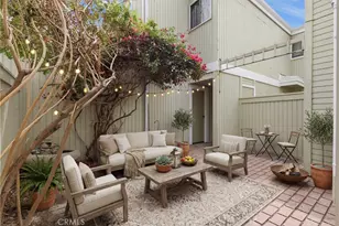 22137 Burbank, Woodland Hills, CA 91367 - Photo 11