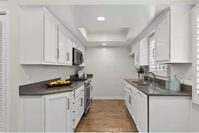 305 E Valencia #J, Burbank, CA 91502 - Photo 23