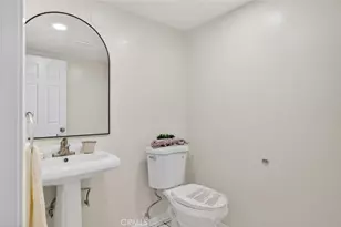 305 E Valencia, Burbank, CA 91502 - Photo 29