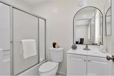 305 E Valencia #J, Burbank, CA 91502 - Photo 45