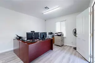 6851 Foothill, Tujunga, CA 91042 - Photo 13