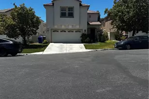 29511 Dana Ct, Canyon Country, CA 91387 - Photo 3