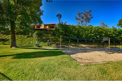 9560 Via Bernardo, Burbank, CA 91504 - Photo 23