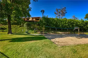 9560 Via Bernardo, Burbank, CA 91504 - Photo 23