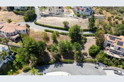 23805 Bella Vista Drive, Newhall, CA 91321 - Photo 9