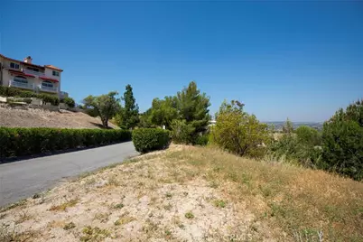 23805 Bella Vista Drive, Newhall, CA 91321 - Photo 3