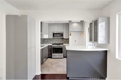 9745 Via Roma, Burbank, CA 91504 - Photo 9